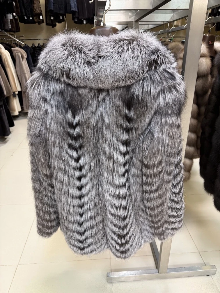 Женская короткая шуба из меха лиса Л1010-21, серебристо-чёрная, размер 46, артикул 65320-1