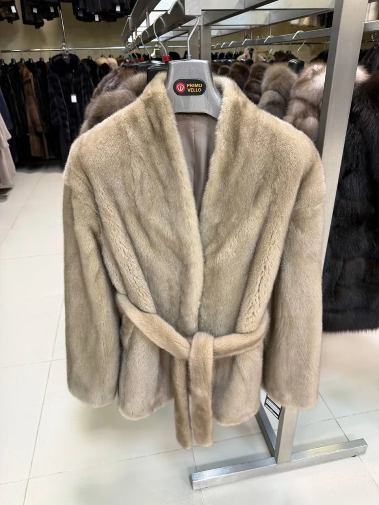 Короткая женская норковая шуба М-102-2252, бежевая, размер 48, артикул 65690-0