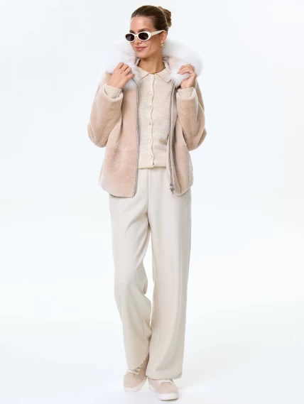 Короткая женская дубленка из астрагана с капюшоном и отделкой мехом песца 48мех, бежевая, размер 46, артикул 17581-1