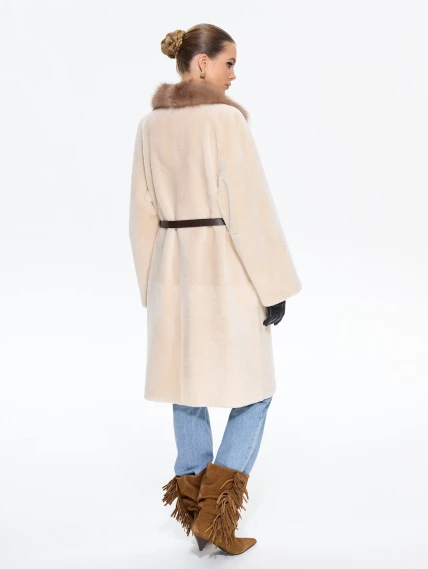Женская дубленка свободного кроя с куницей 2070, бежевая, размер 48, артикул 65220-4