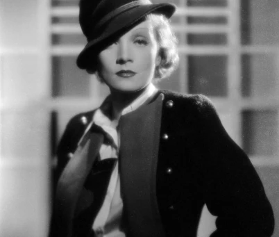 Шляпа клош: что это за модель и почему она снова в моде