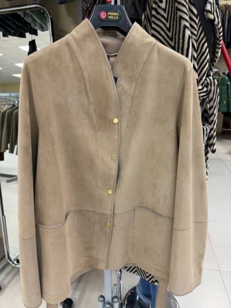 Бежевая женская замшевая куртка 3105з-0