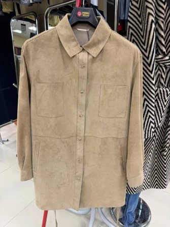 Бежевая женская замшевая куртка премиум класса 3107з-0